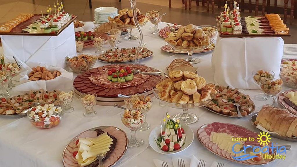 Food Table From Restauran Dzinic