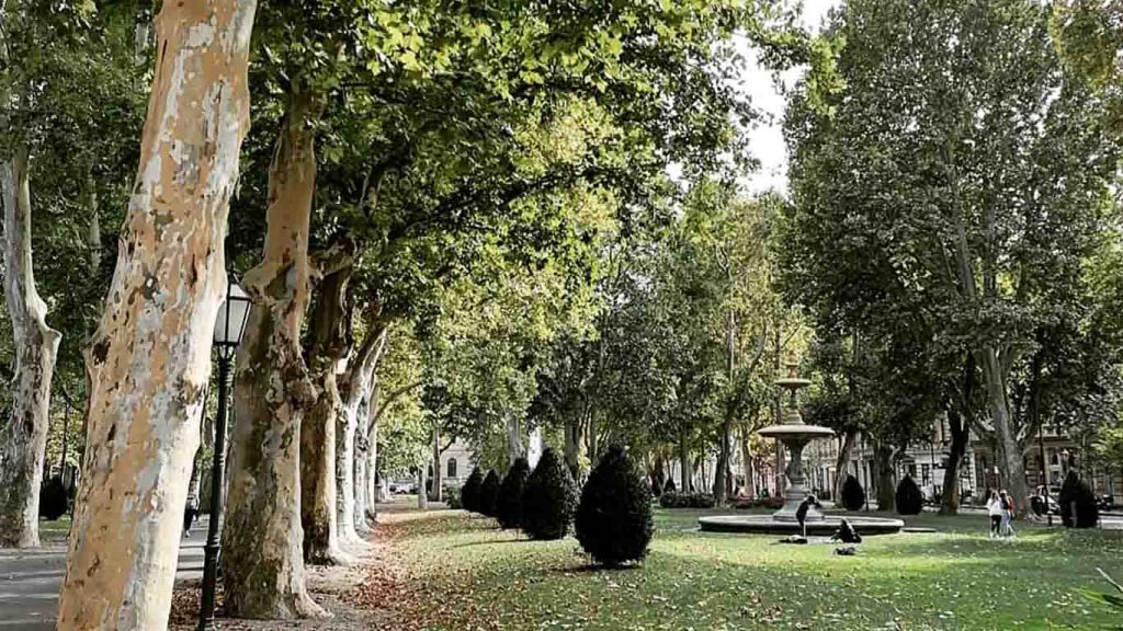A walk through Zagreb - Zrinjevac
