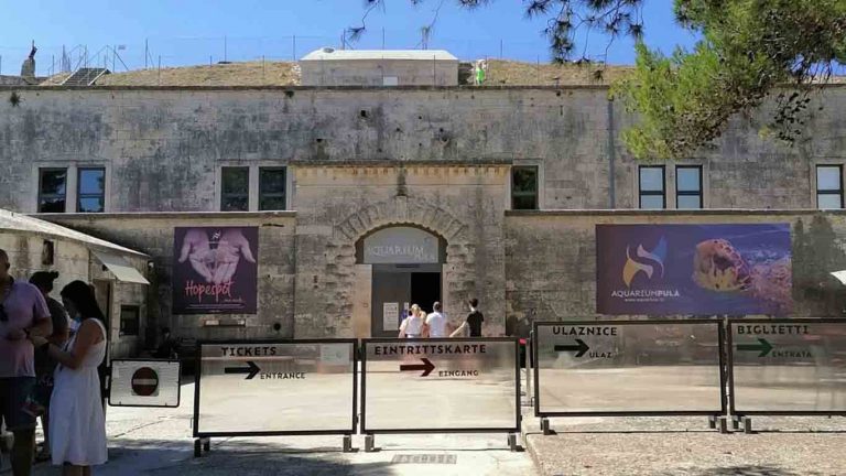 Pula Aquarium entrance
