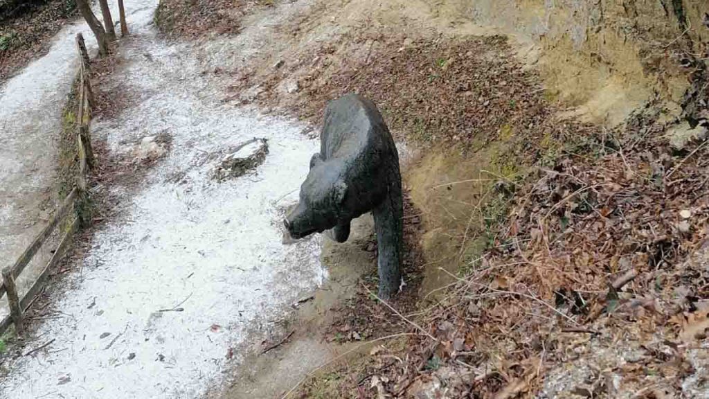 Sculpture of bear