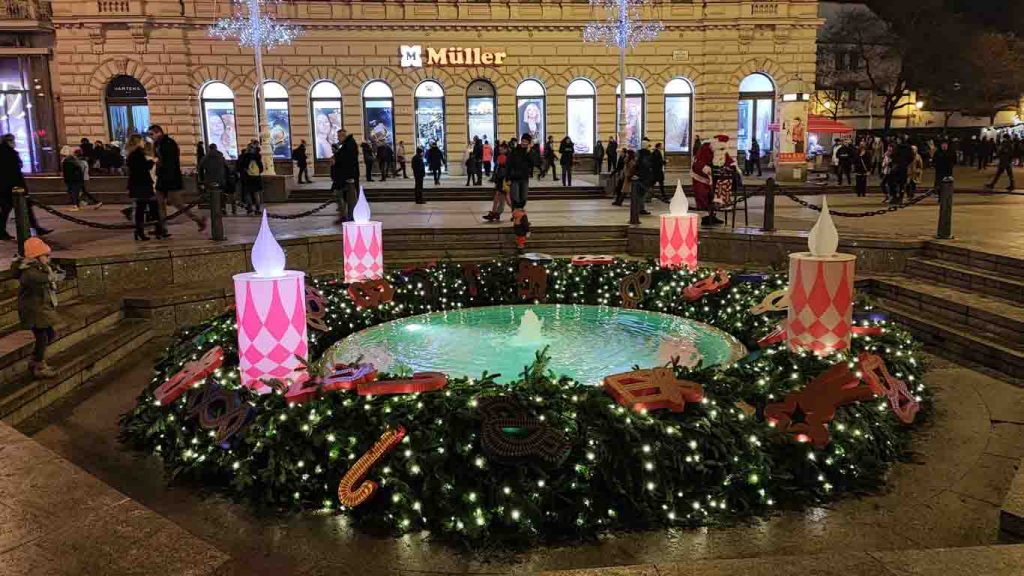 Enjoy the view of Advent in Zagreb 2022 Advent wreath on Ban Josip jelačić square while eating